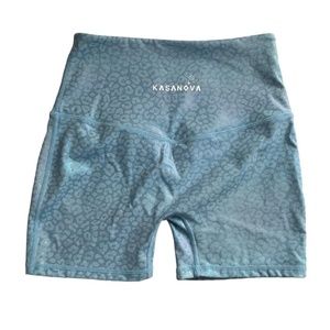 Super cute holographic cheetah workout shorts🌟